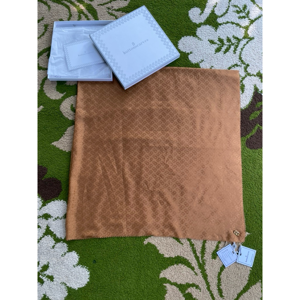 MONOGRAM TAPIS EMBOSSED BUTTONSCARVES