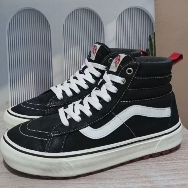 Vans SK8 HI MTE Black Gum Size 42 Second Condition