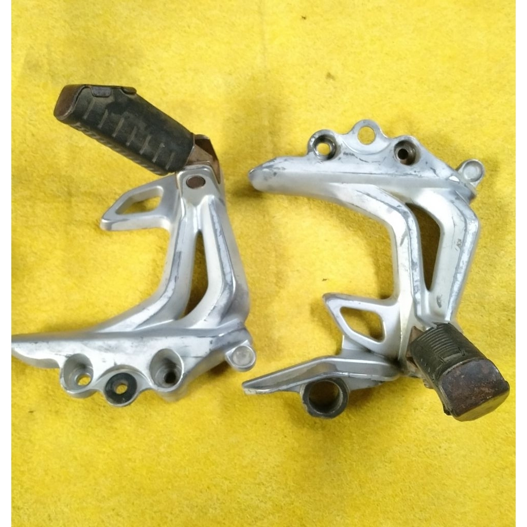 foot step belakang Yamaha Jupiter z robot ori