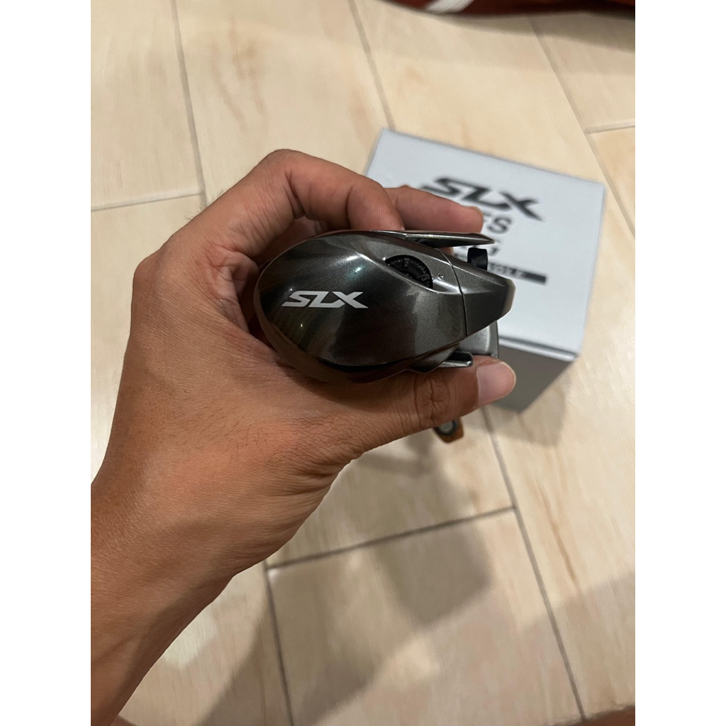 Shimano SLX BFS XG Left 2025 include pe varivas