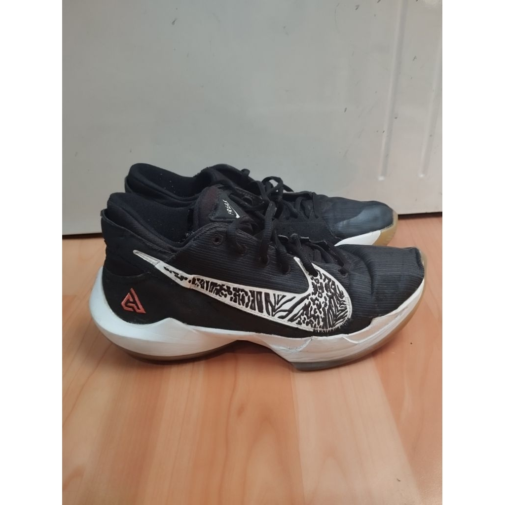 Sepatu Basket Sneakers Nike Zoom Freak Size 43