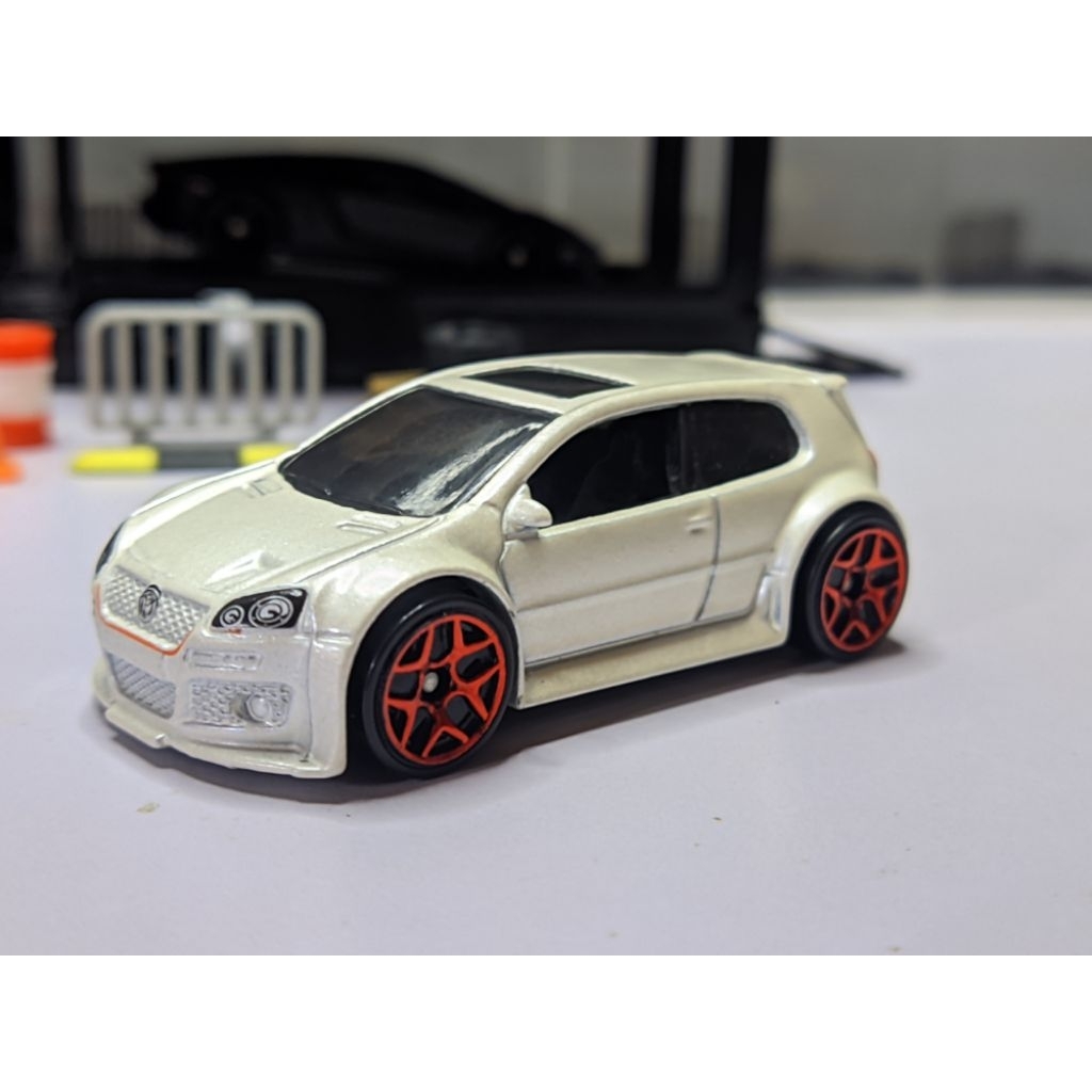 Hotwheels Loose VW Golf GTI (Unrivet Rapi)