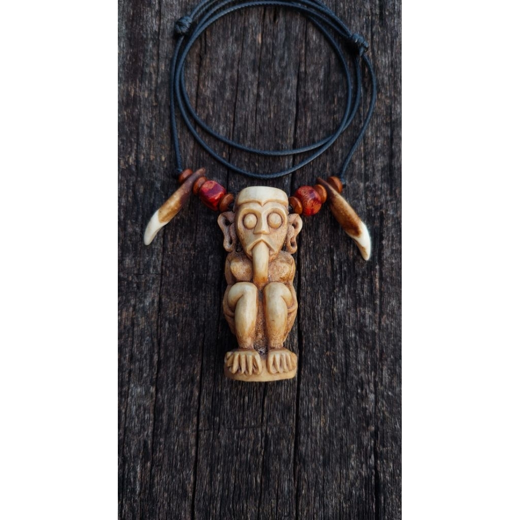 kalung ukiran totem / pantak dayak