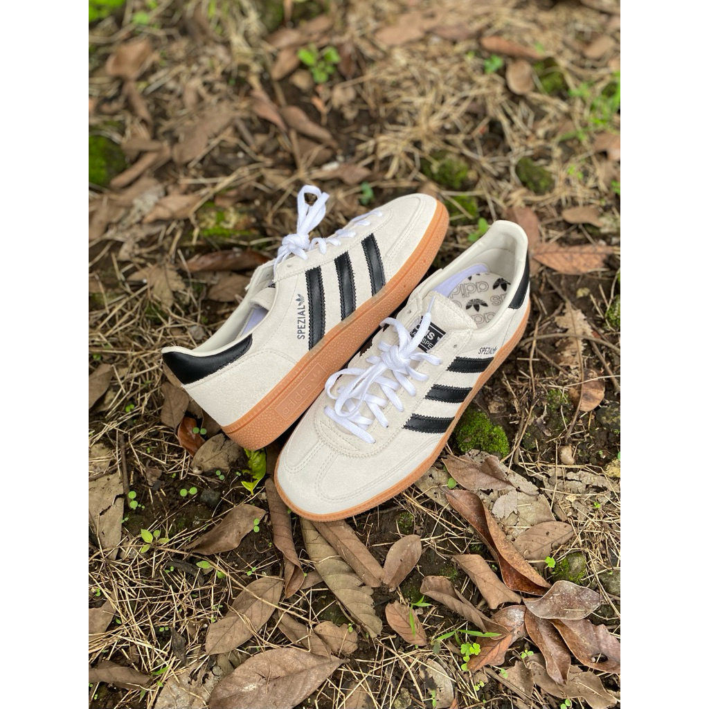 Sepatu Garis 3