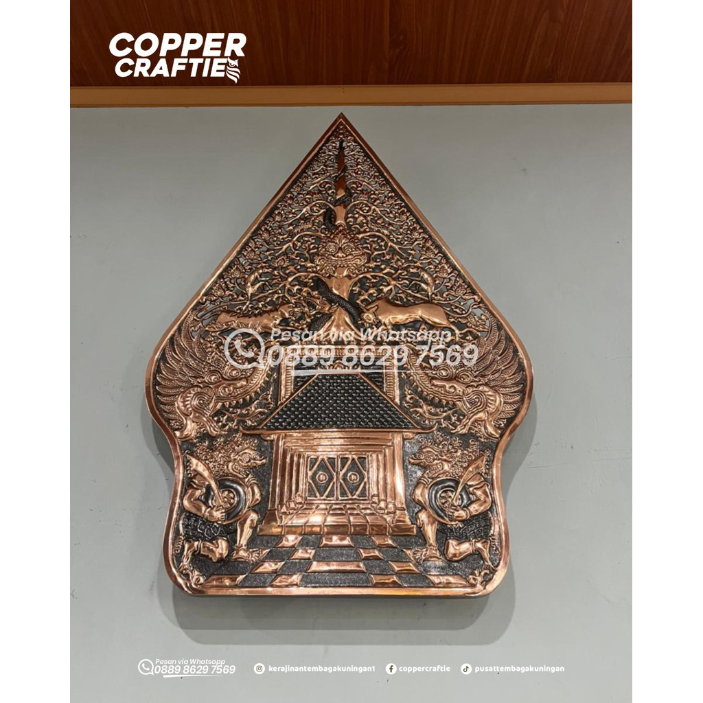 Gunungan wayang tembaga