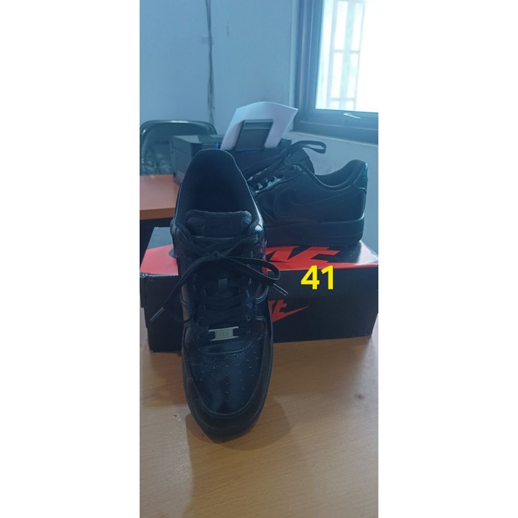 AF1 triple black
