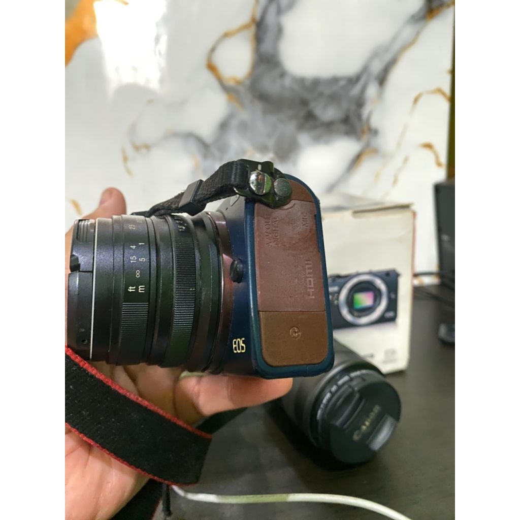 Canon EOs M2 (Mirorless)