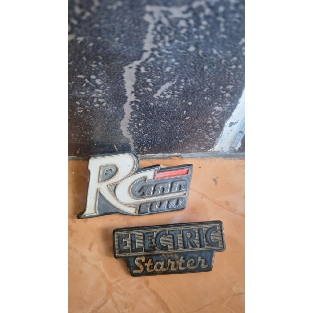 Emblem Sayap Suzuki RC100 Ori