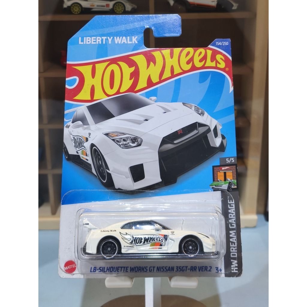 Hot Wheels LBWK Nissan 35GT-RR (putih)