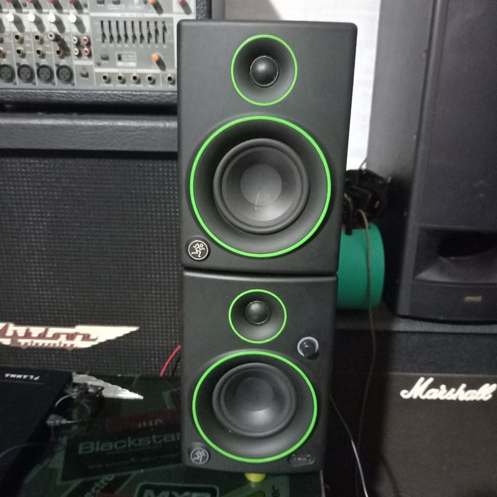 Mackie CR4 Speaker Monitor Recording Flat