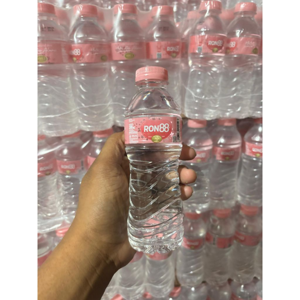 Air minum mineral Ron88 Botol 300ml