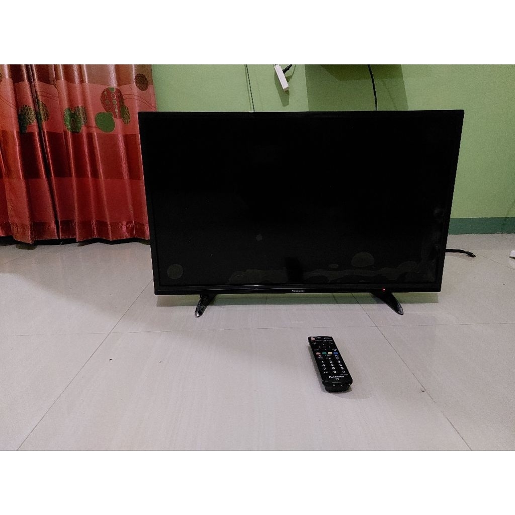 tv panasonic 32 inc 32e305g layar retak