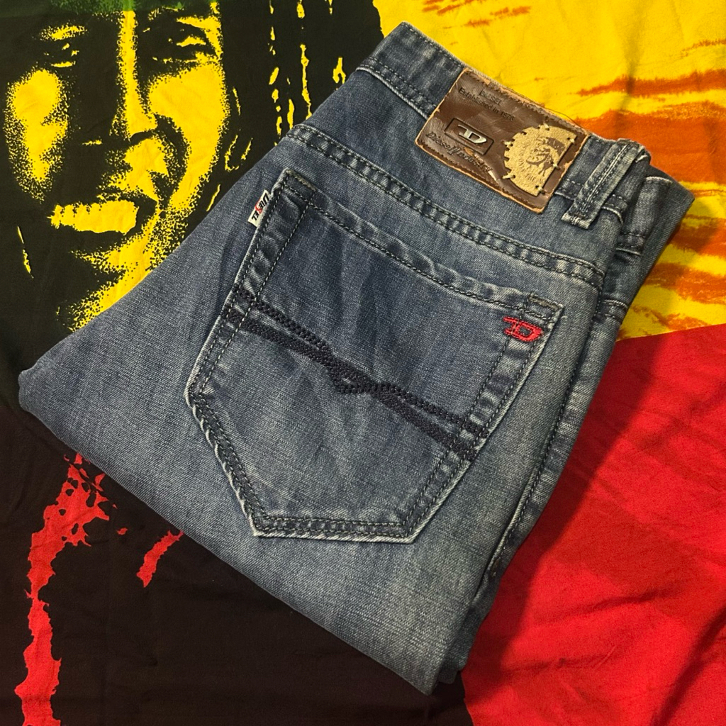 Celana Jeans Second “Diesel Industry Italy Slim Straight Blue Jeans”