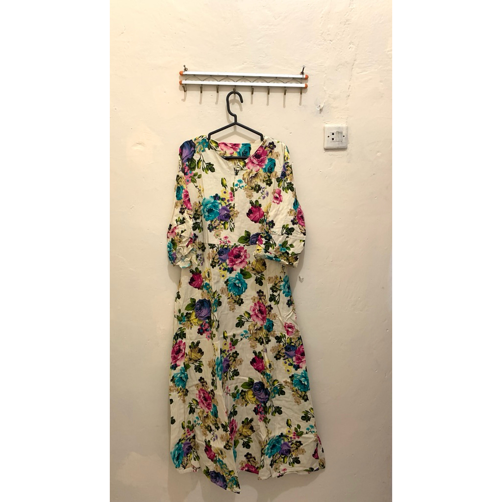 Gamis Pantai Motif Bunga