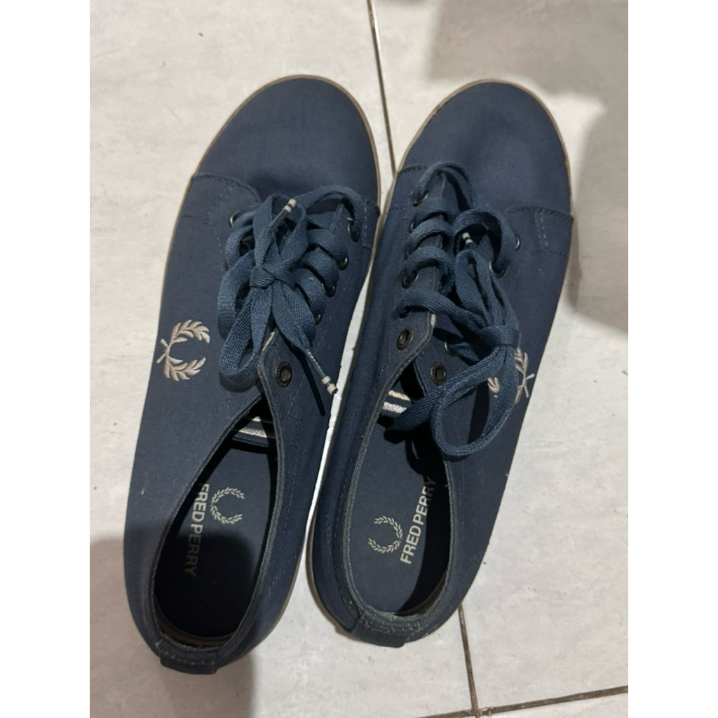 sepatu FRED PERRY second made in vetnam