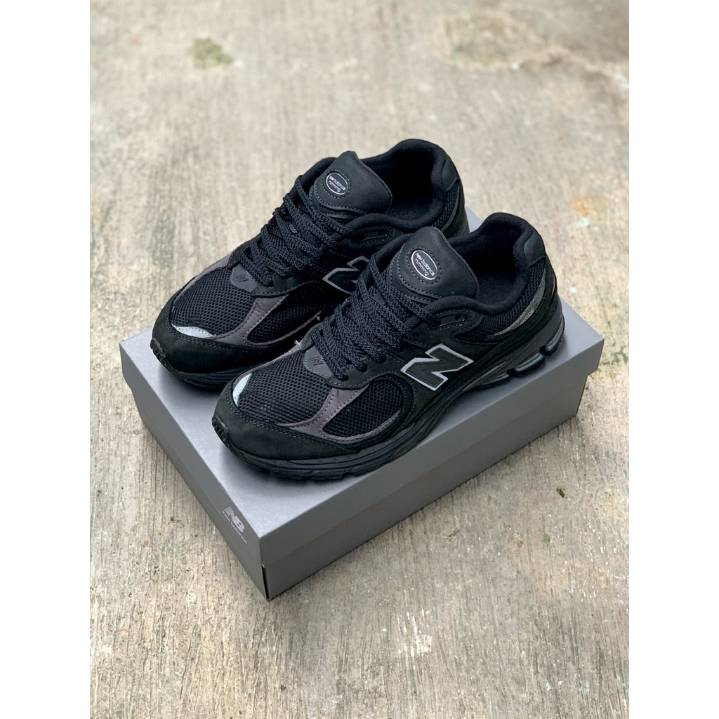 NEW BALANCE 2002R BLACK SILVER ORIGINAL