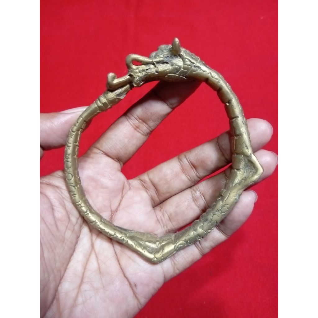 Asesoris gelang naga bahan Kuningan