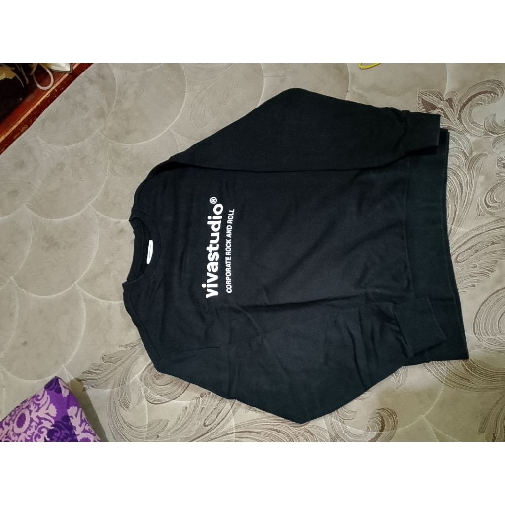 crewneck vivastudio size XL hitam pekat