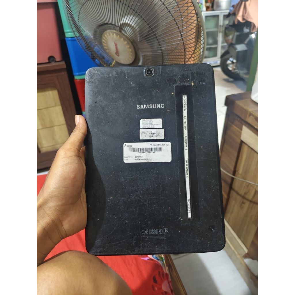 samsung tab s2 9,7 inci (T819Y) rusak lcd dan baterai. mesin normal