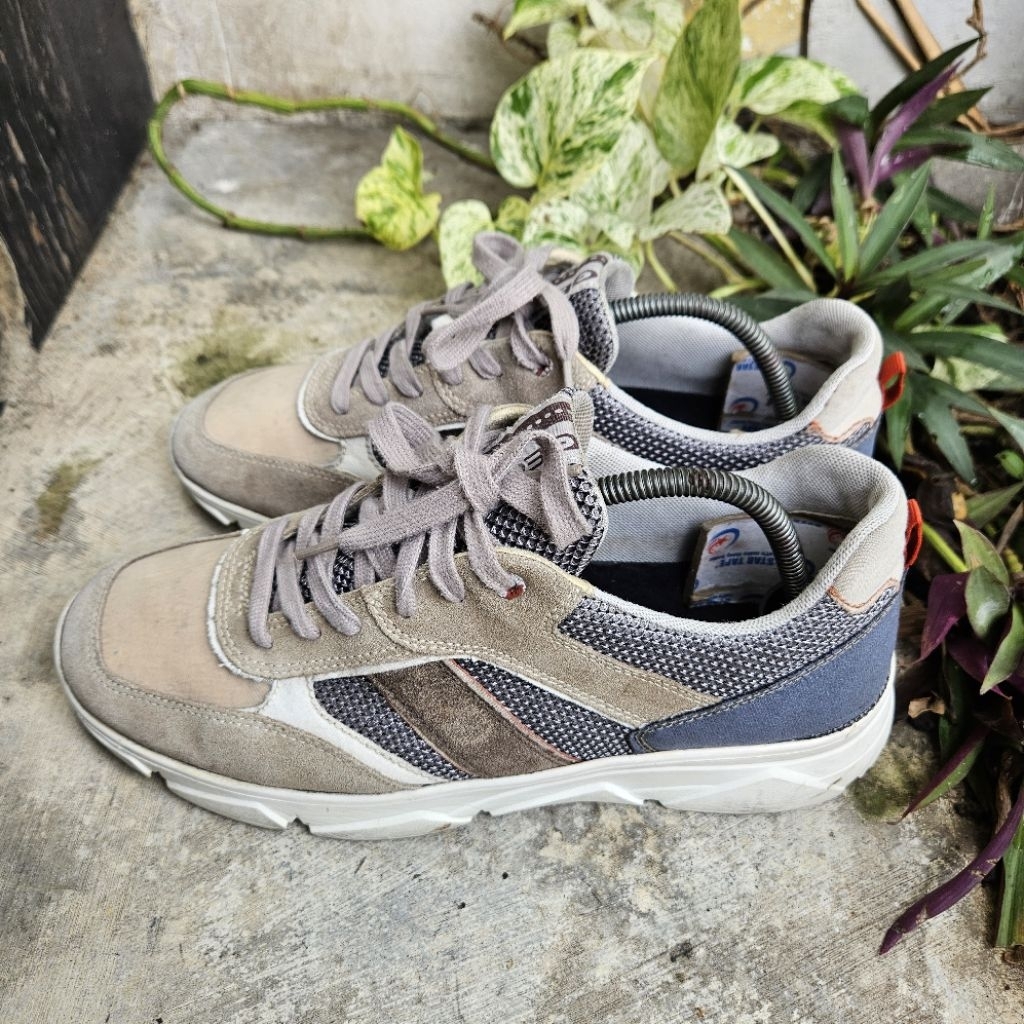 sepatu sneakers second geox size 42(27cm)
