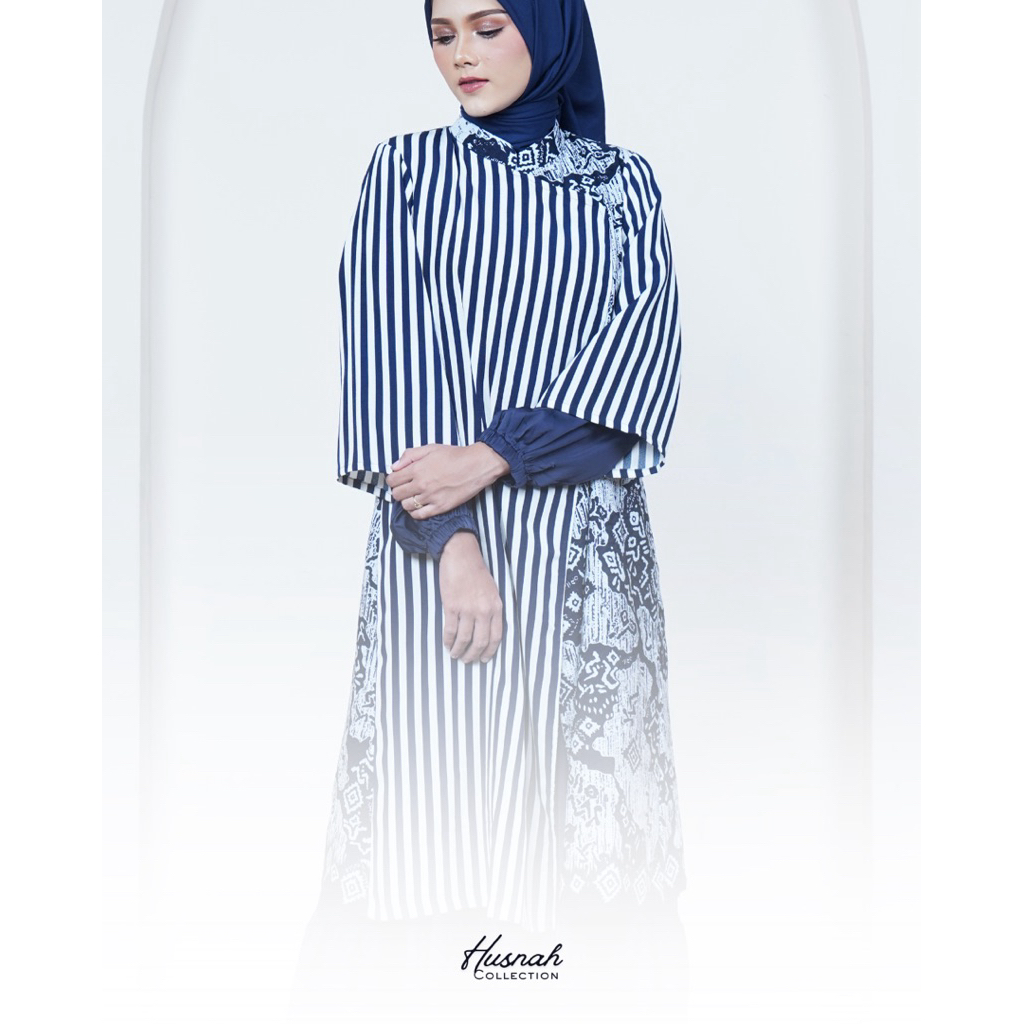 Husnah Collection – Gamis Etnik Modern Kombinasi Batik & Garis