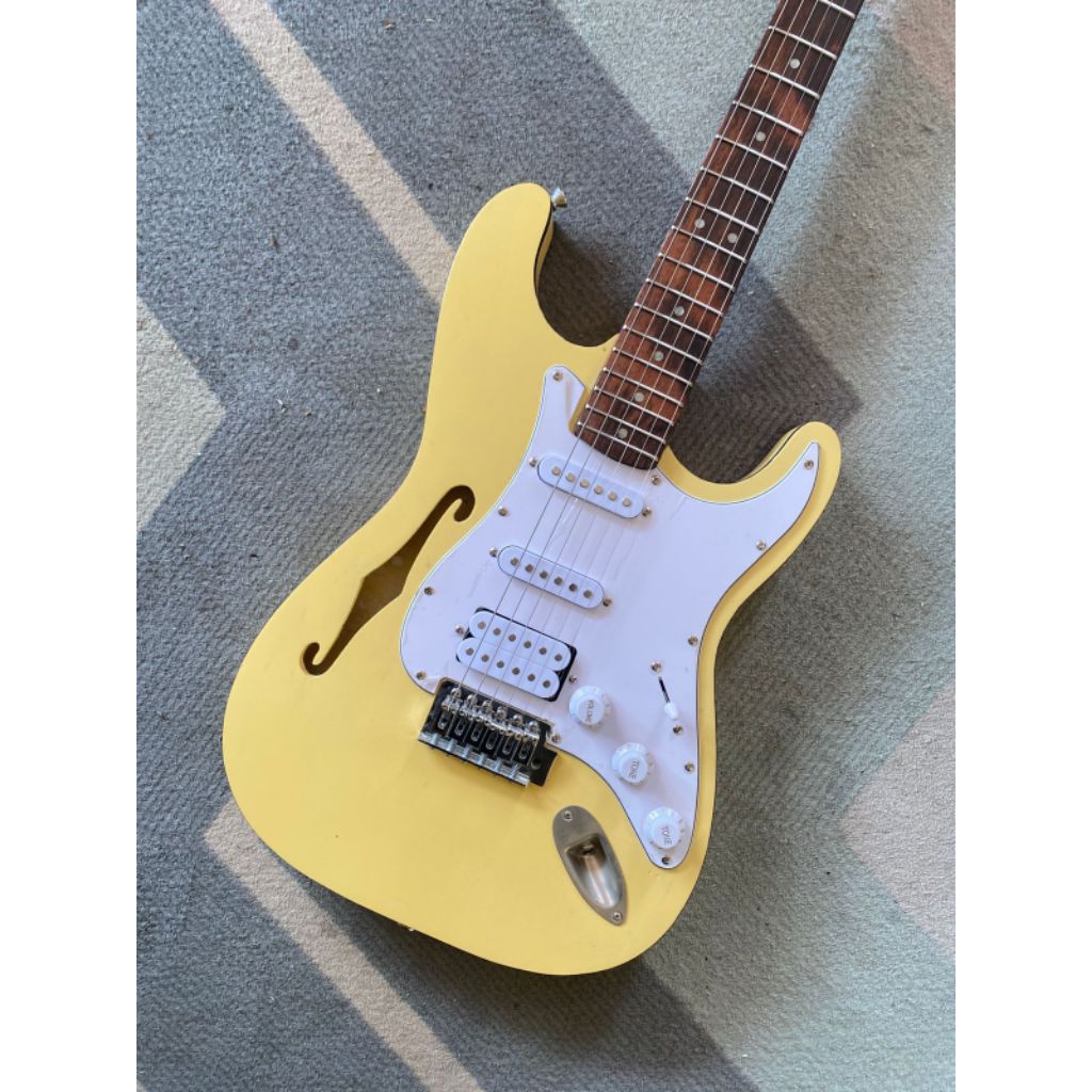 Gitar Fender Stratocaster semi hollow custom second part baru