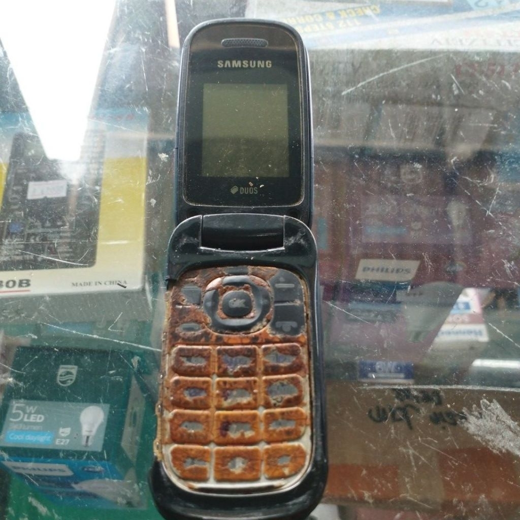 HP Jadul Samsung Flip Mati Total Untuk Kanibalan/Spare part Service Kondisi sesuai Foto
