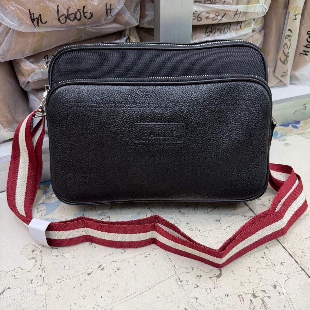 tas selempang Bally messenger bag pria