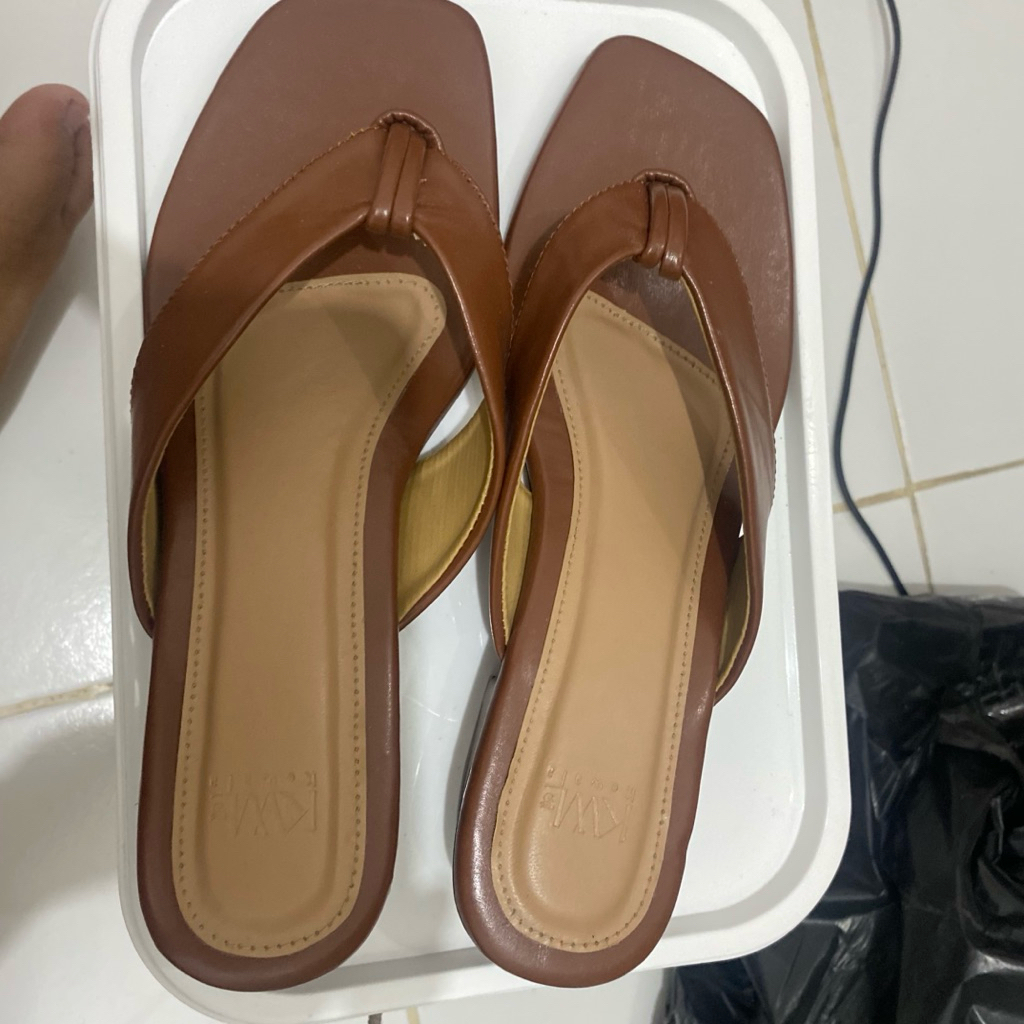 preloved sandal heels ( masi new)