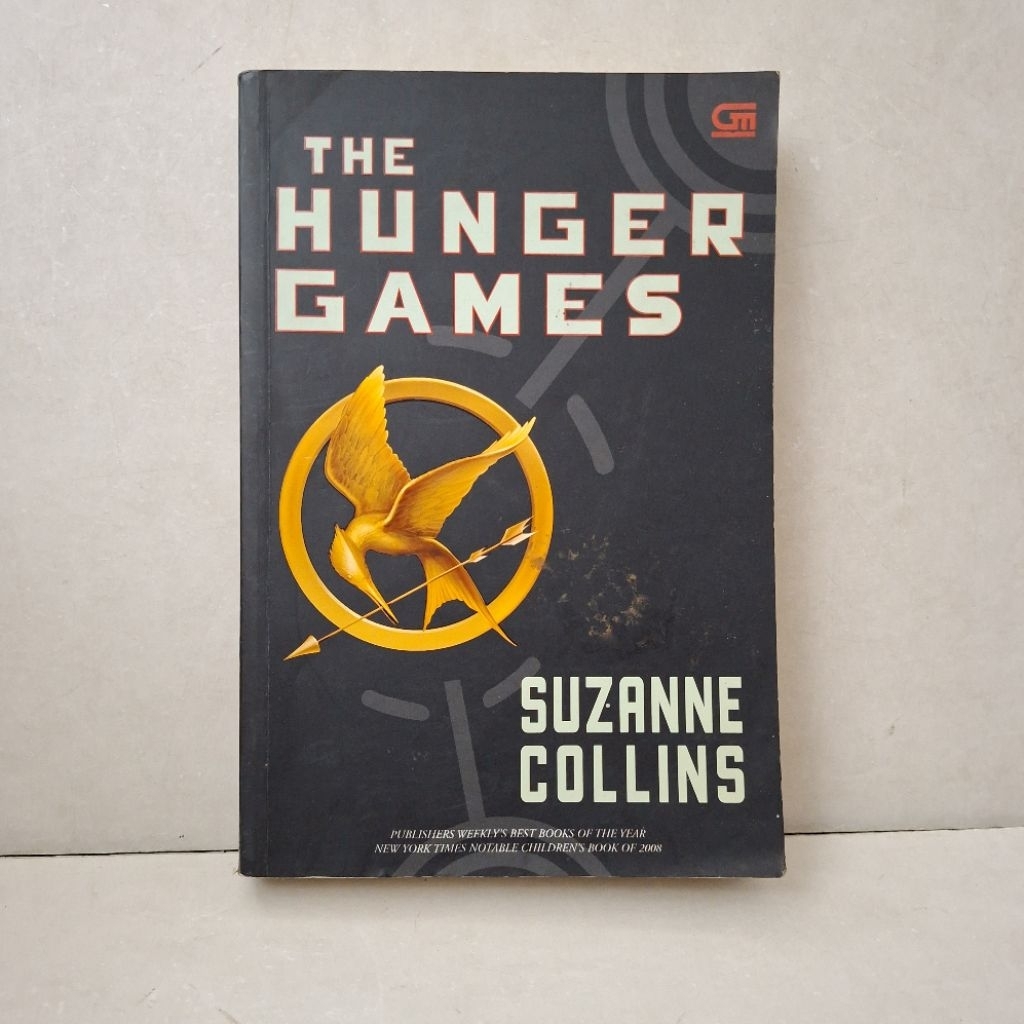 Novel The Hunger Games — Suzanne Collins
