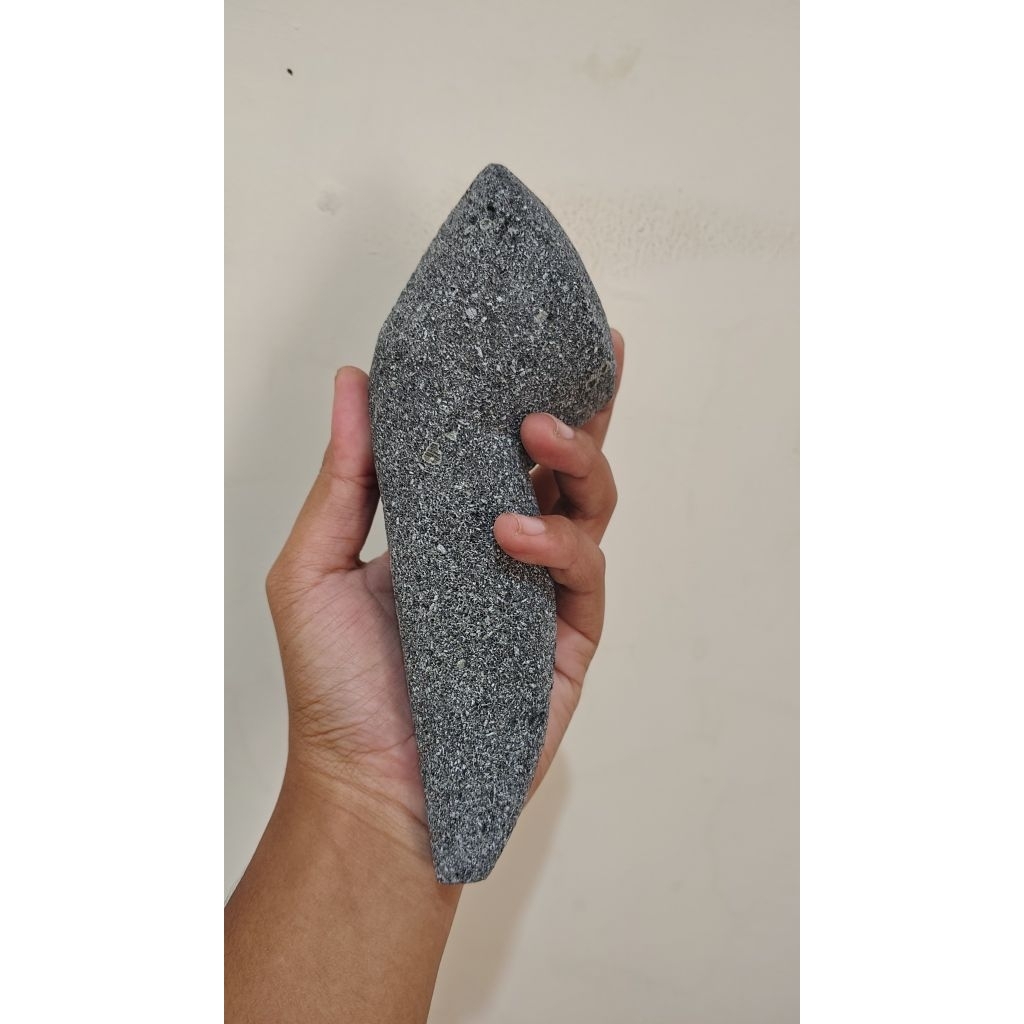Ulekan Batu/ Muntu / Penumbuk/ Munthu Batu Merapi