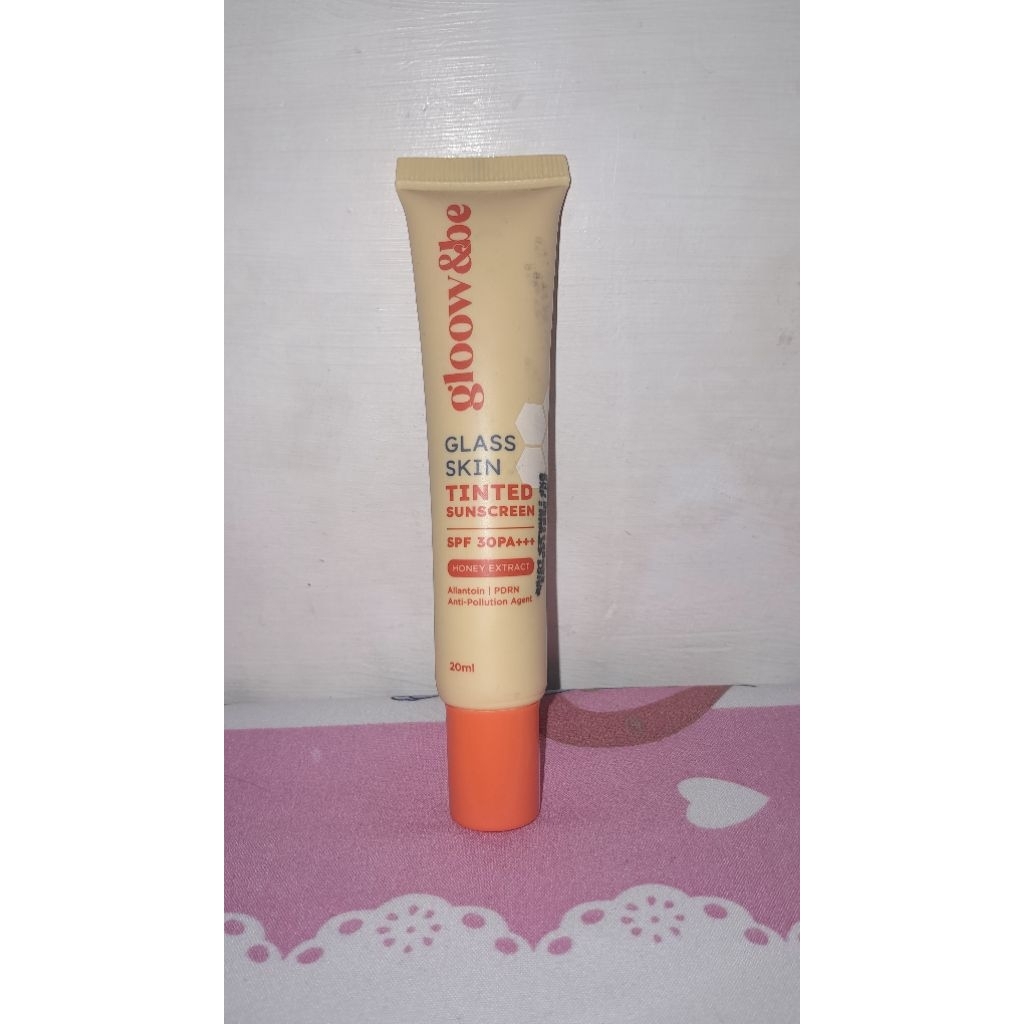 gloowbe tinted sunscreen spf 30 pa+++ (Preloved)