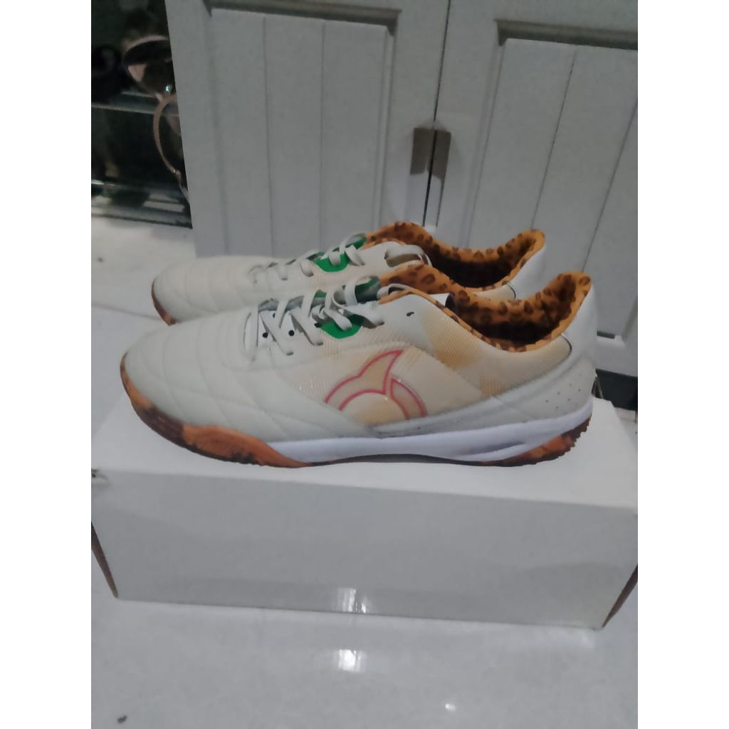 Sepatu Futsal Ortuseight jogosala pom purist v2 second
