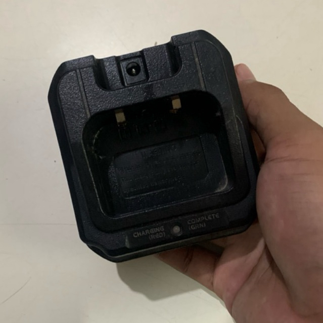 Charger handy talky baofeng dua pin konektor like new second original