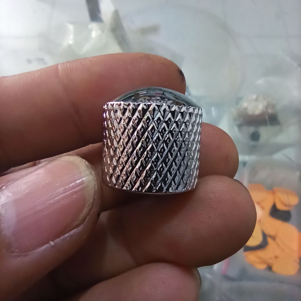 Knop Knob Gitar Bass Putaran Potensio Silver Bahan Besi Drat Gerigi Ibanez Gibson Fender