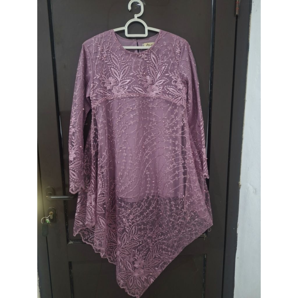 PL atasan kebaya brokat warna ungu lilac