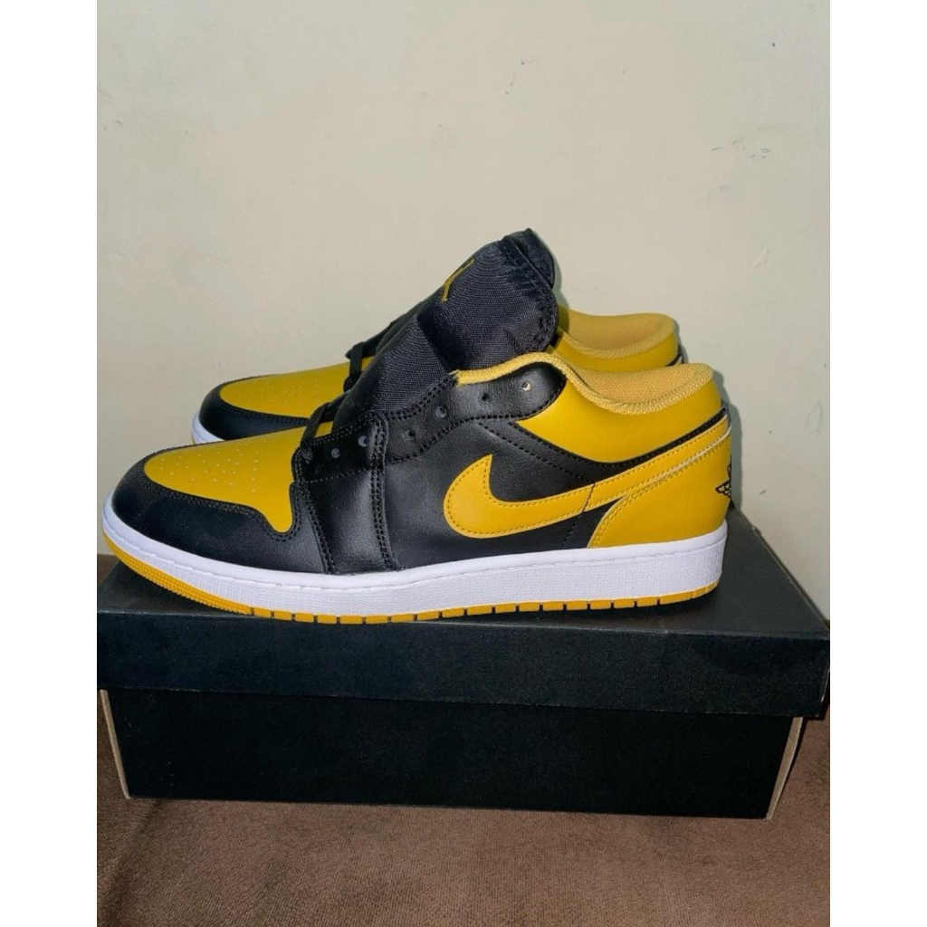 Nike dunk low yellow ocre