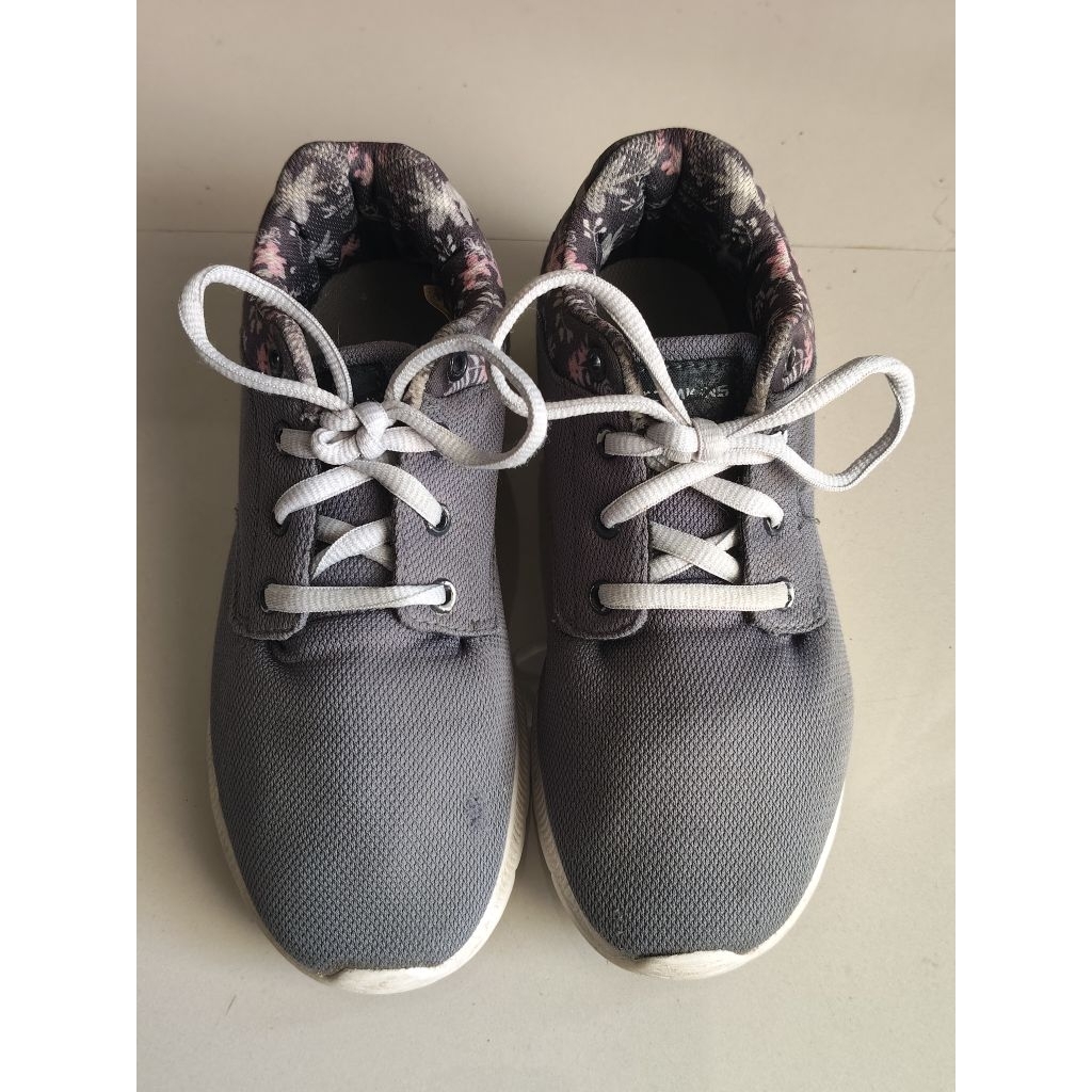 preloved sepatu tomkins uk 33