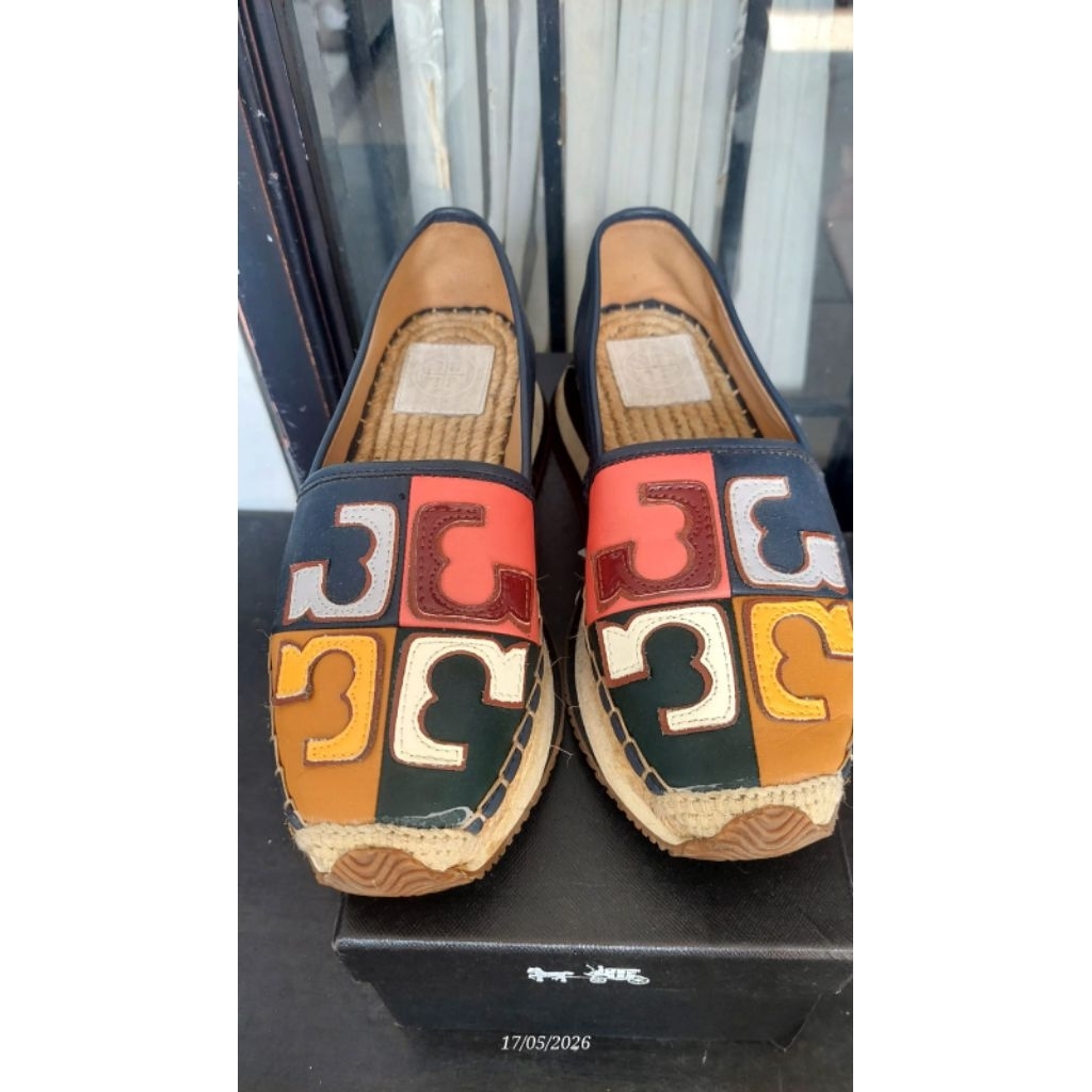 Preeloved Sepatu (slip on) Tory Burch (ori)