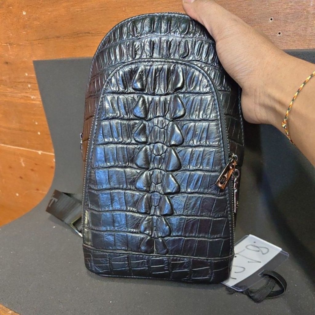 Hugo thorch sling crossbody