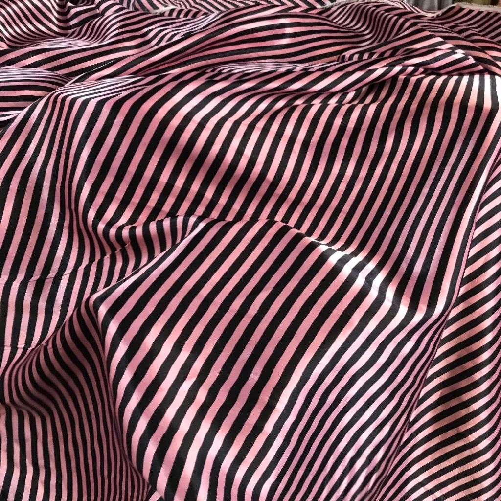 kain satin motif ~ kain satin motif salur ~ kain satin silk motif salur ~ silk motif salur miring (j
