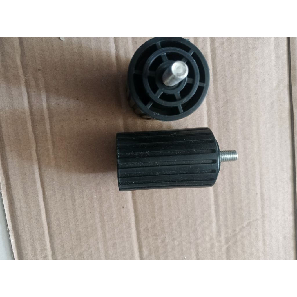 Kaki kulkas Sharp drat luar tinggi 7cm (satuan)