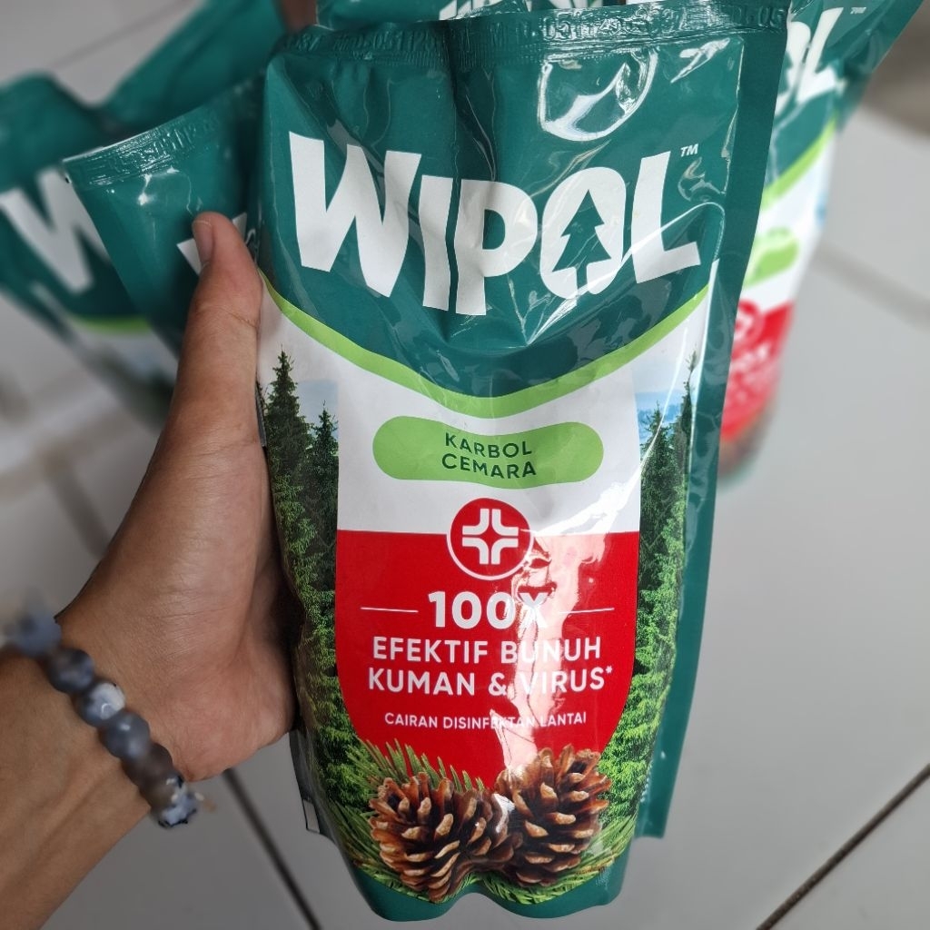 WIPOL CAIRAN DESINFEKTAN PEMBERSIH LANTAI 750ML