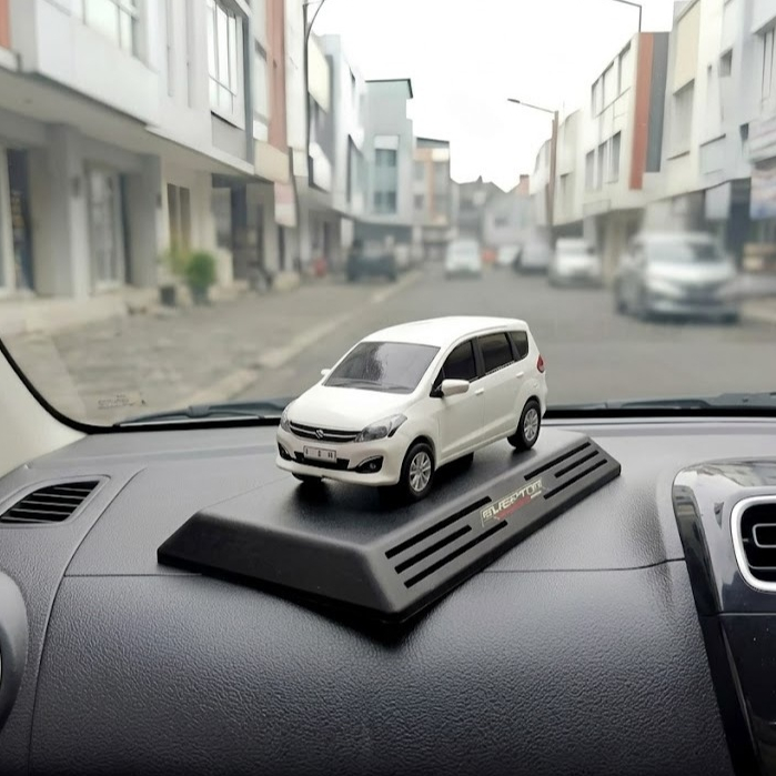 (Suzuki Ertiga GL 2016) Skala 1 : 45 Resin Crystal 13x8cm Pajangan Interior Miniatur Mobil