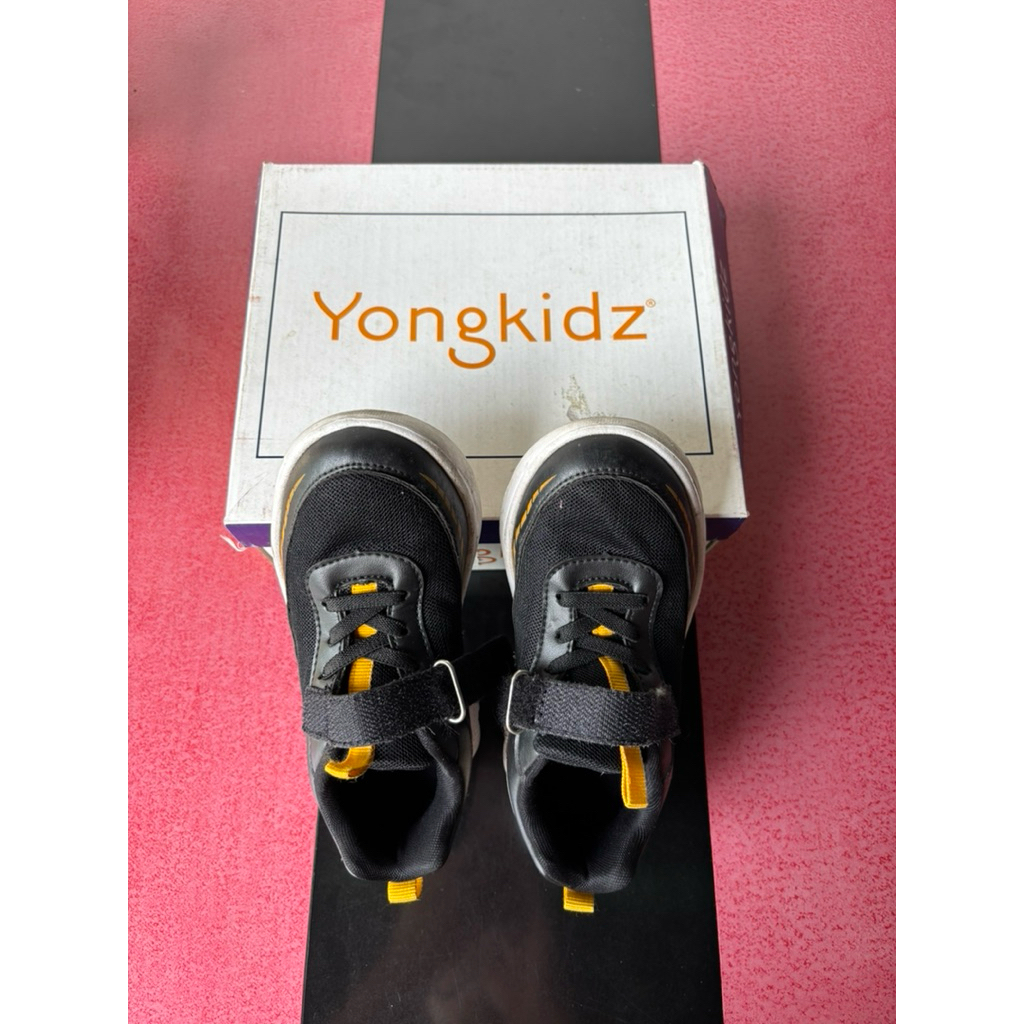 Preloved Sepatu Sekolah Yongkidz sz 30