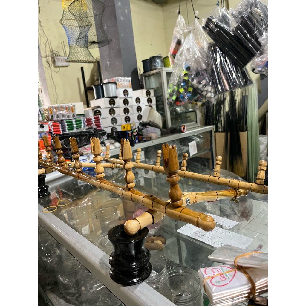 standar /dudukan joran motif bambu bahan kayu jati
