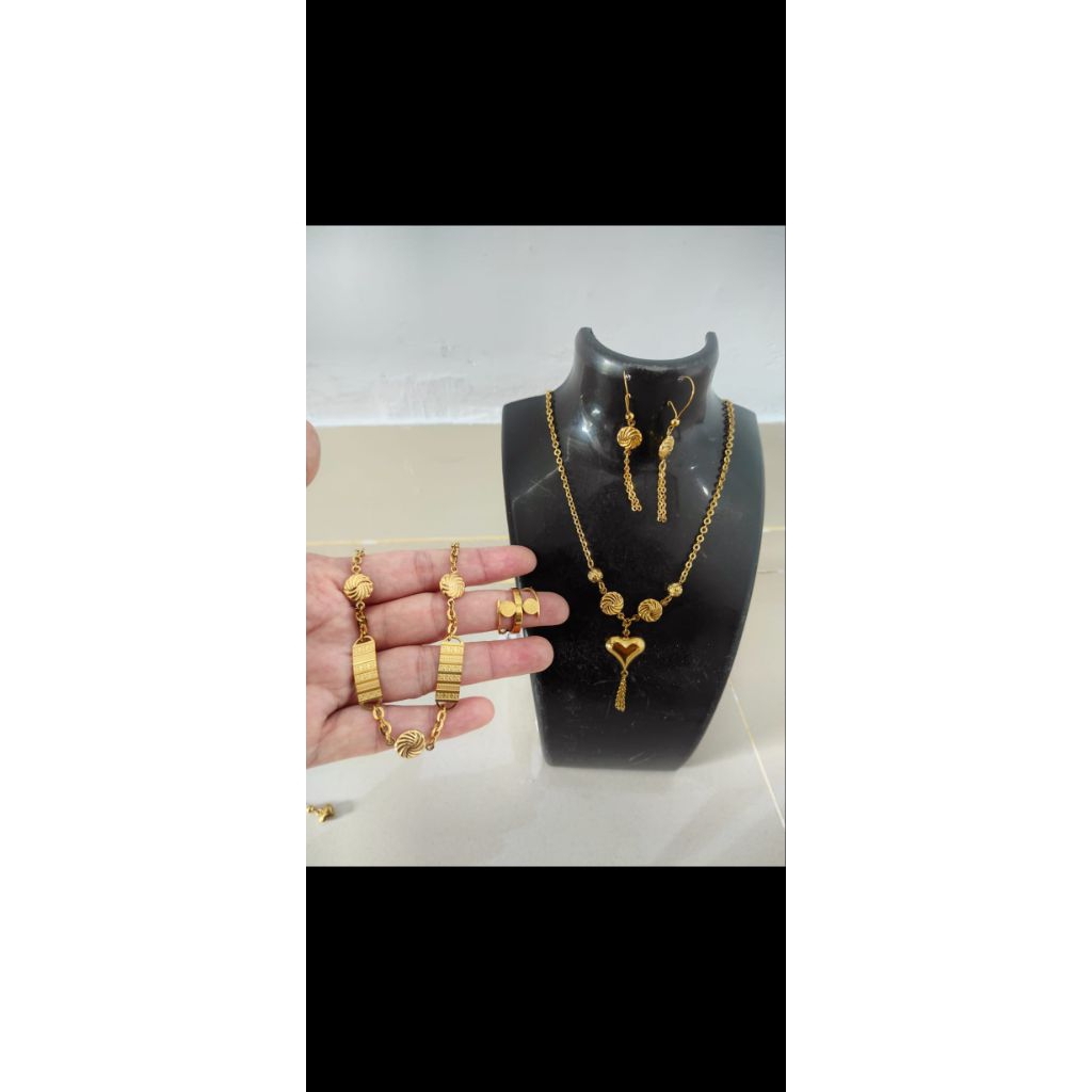 set titanium persis emas asli