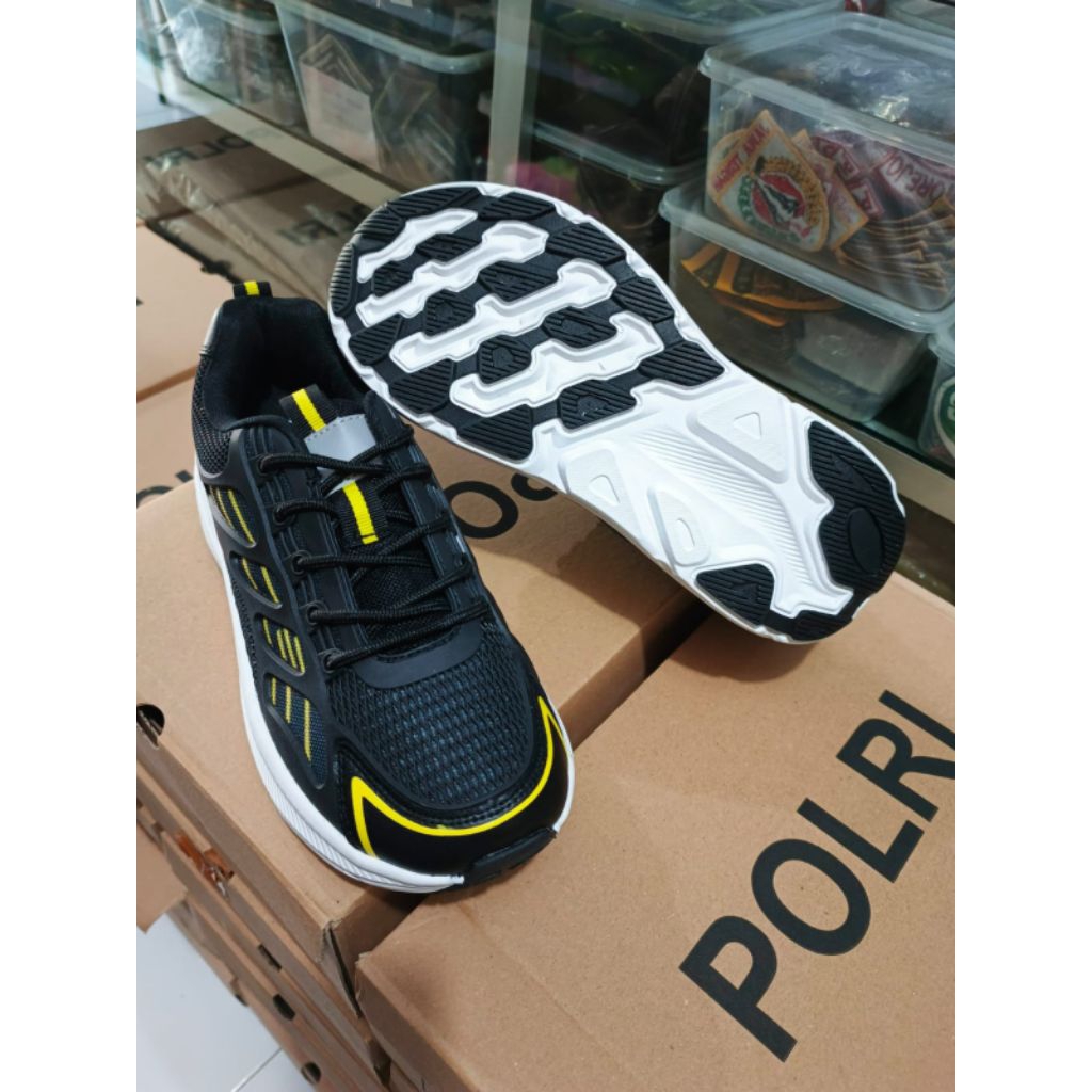 Sepatu olahraga POLRI