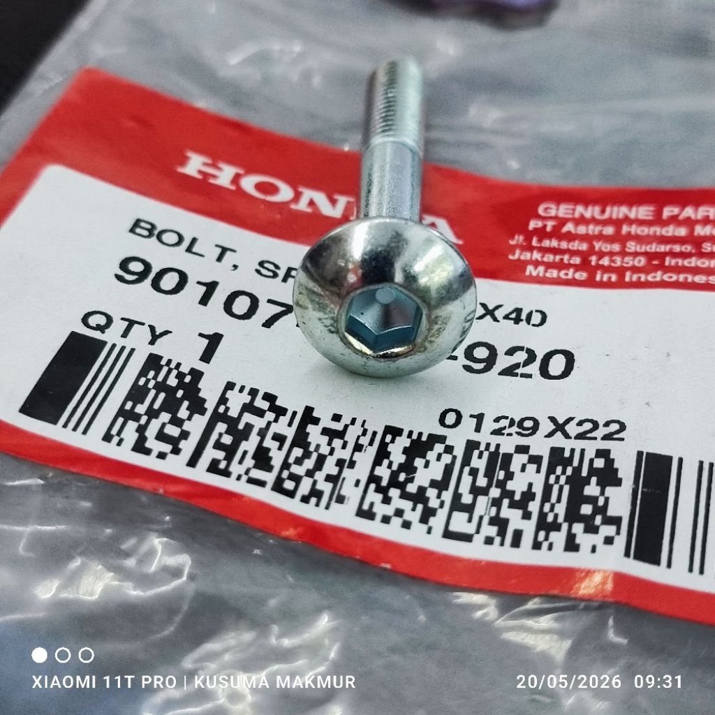 Baut spakbor 6x40 honda CBR 150. 90107-K15-920