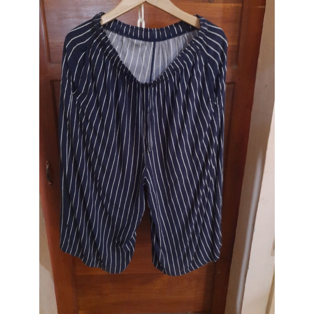 CELANA PENDEK UNIQLO